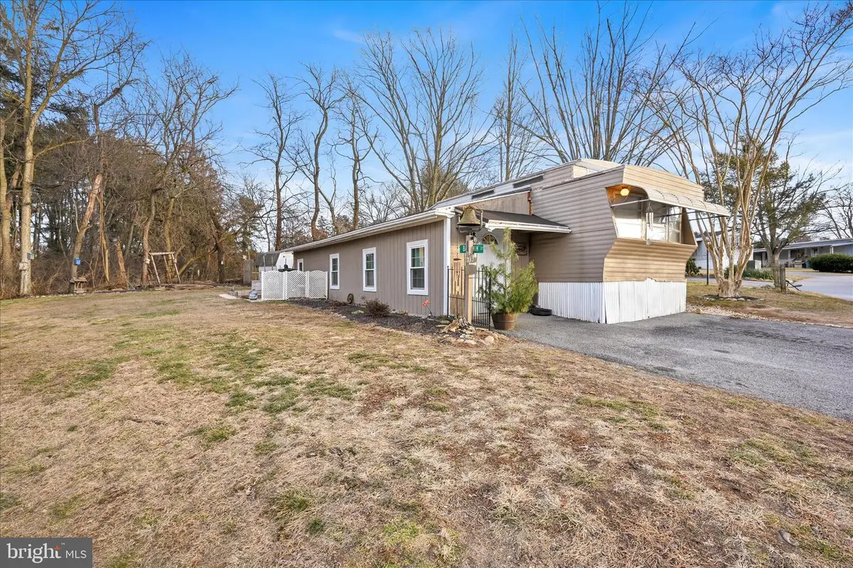 737 Lake Dr, Mount Wolf, PA 17347 - Image #1