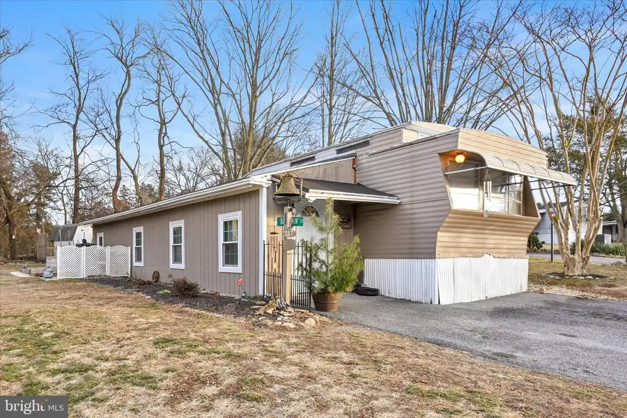 737 Lake Dr, Mount Wolf, PA 17347 - Image #2