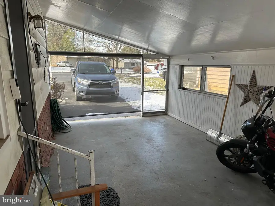 2005 Sandalwood Ct, York, PA 17404 - Image #2