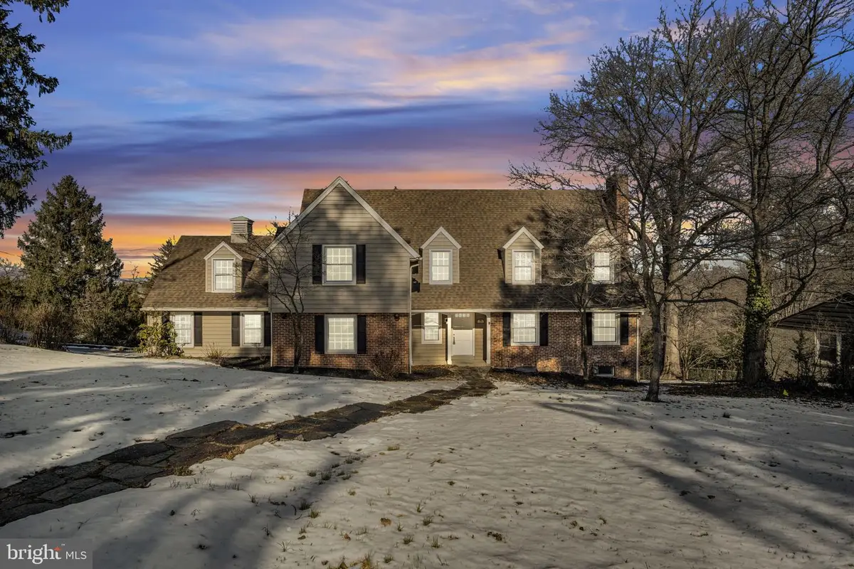 1059 Hillside Dr, York, PA 17403 - Image #1