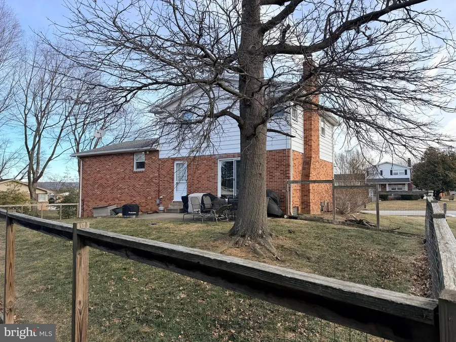 470 Cortleigh Dr, York, PA 17402 - Image #3