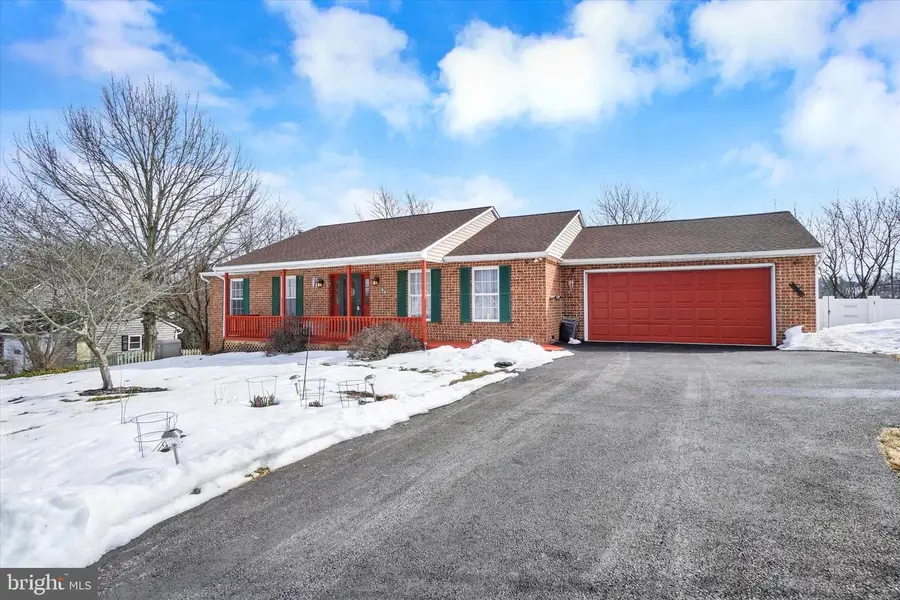 49 Edgehill Rd, Glen Rock, PA 17327 - #2