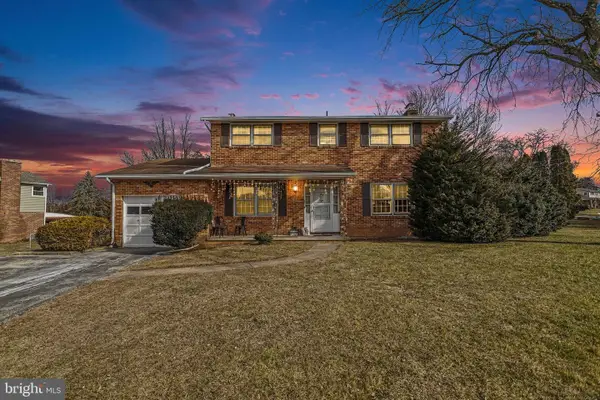 2072 Andover Dr, DOVER, PA 17315