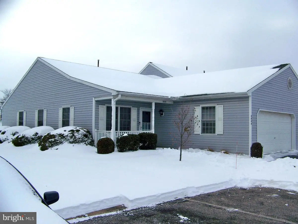 3044 Village Cir W, York, PA 17404 - Image #1