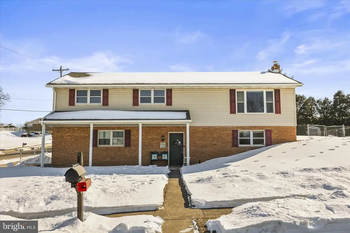 22 Covington Dr, Manchester, PA 17345 - #1