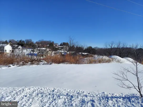 222 Sunset Cir, RED LION, PA 17356