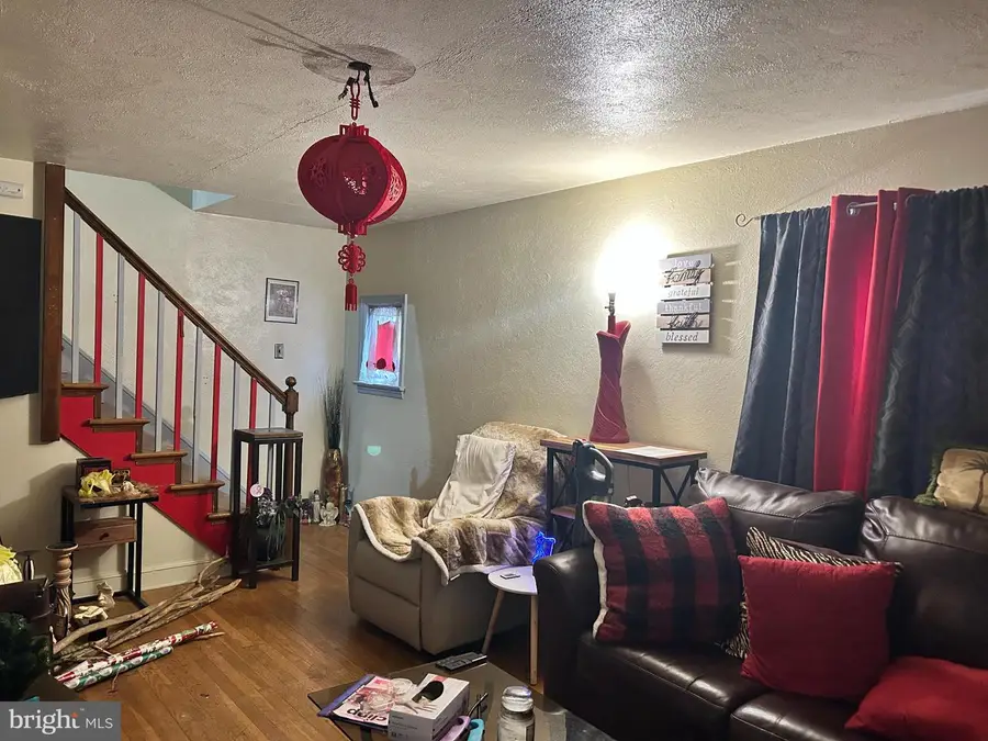 1229 W Poplar St, York, PA 17404 - Image #2