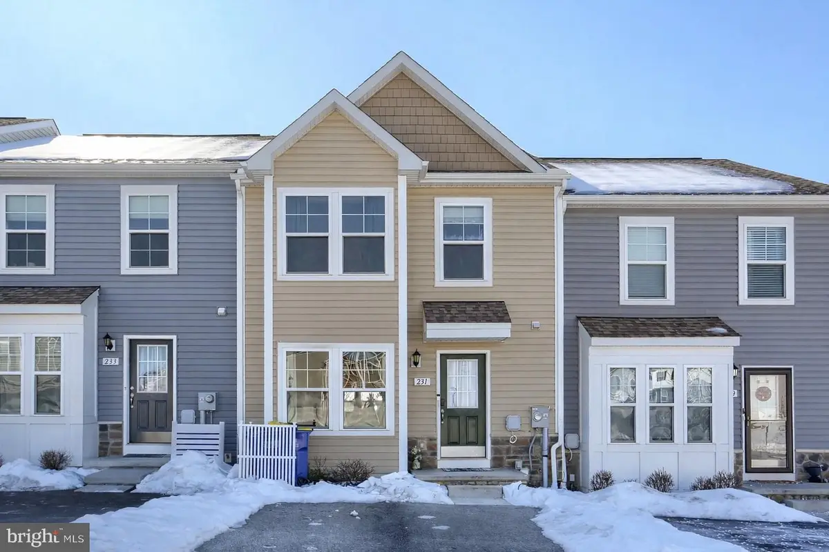 231 Homestead Dr, Hanover, PA 17331 - #1