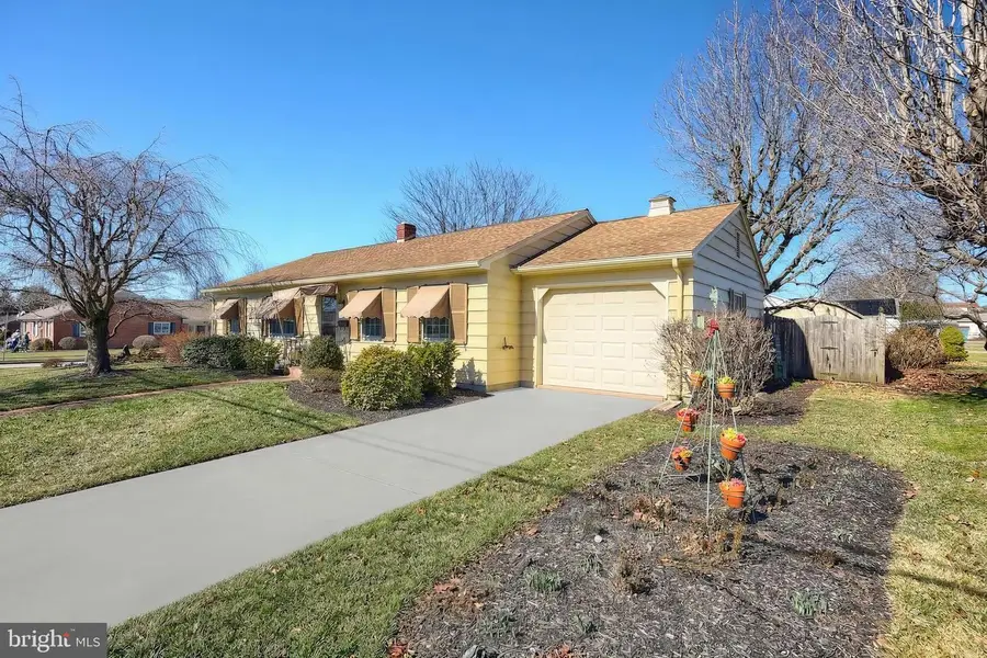 440 Grant Dr, Hanover, PA 17331 - #2