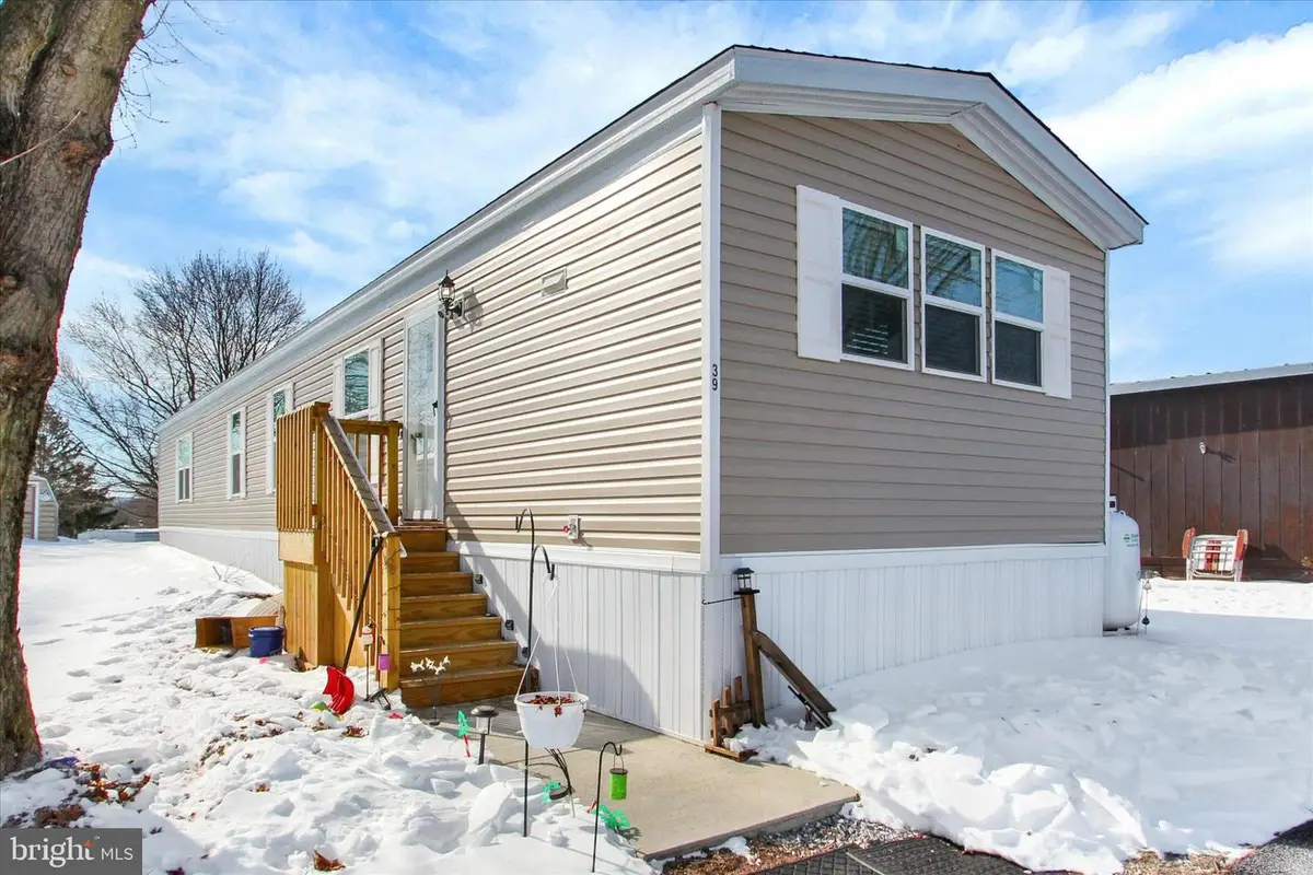 39 Chesapeake Est, Thomasville, PA 17364 - #1