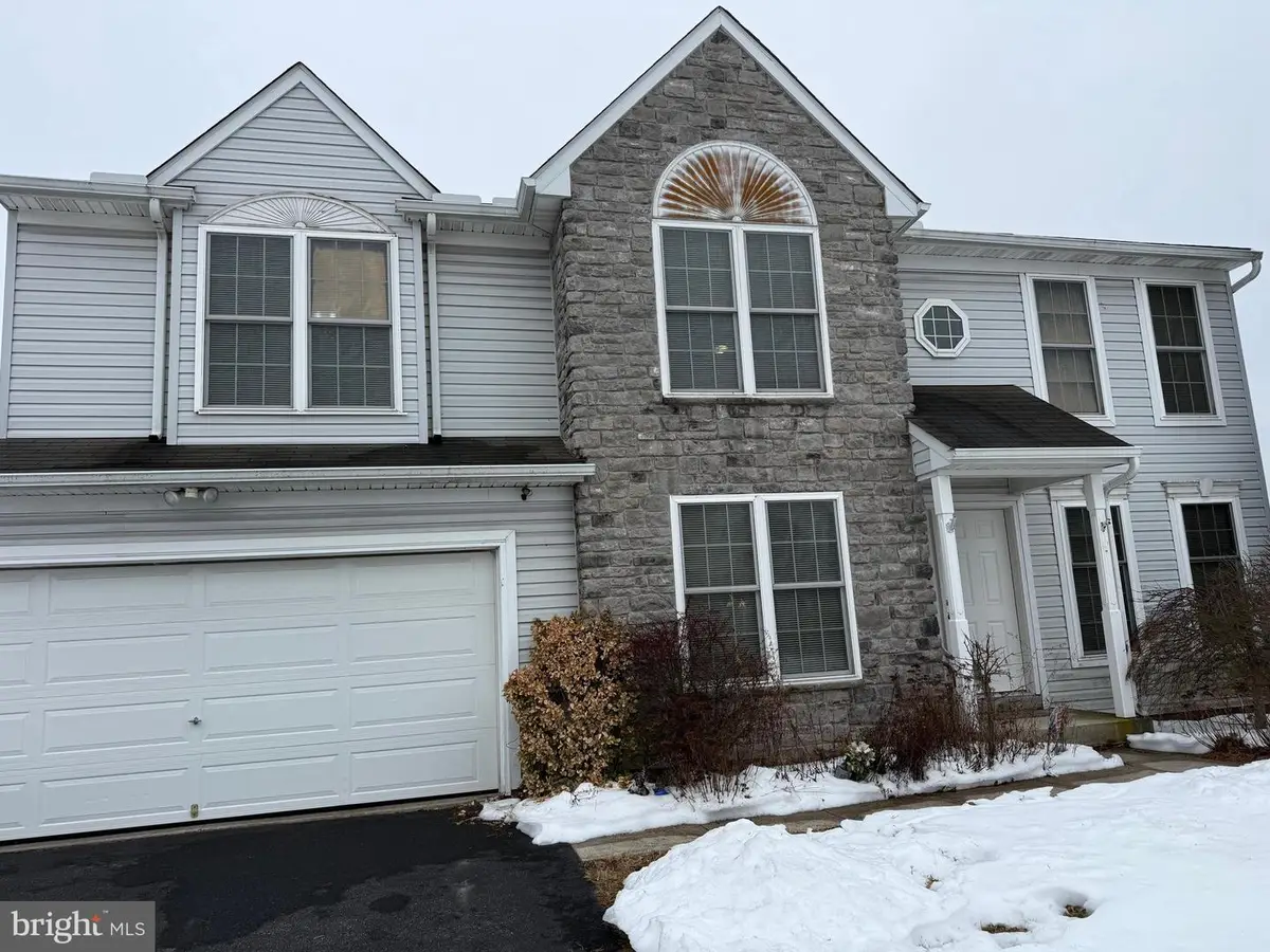 140 Thomas Dr, York, PA 17404 - #1