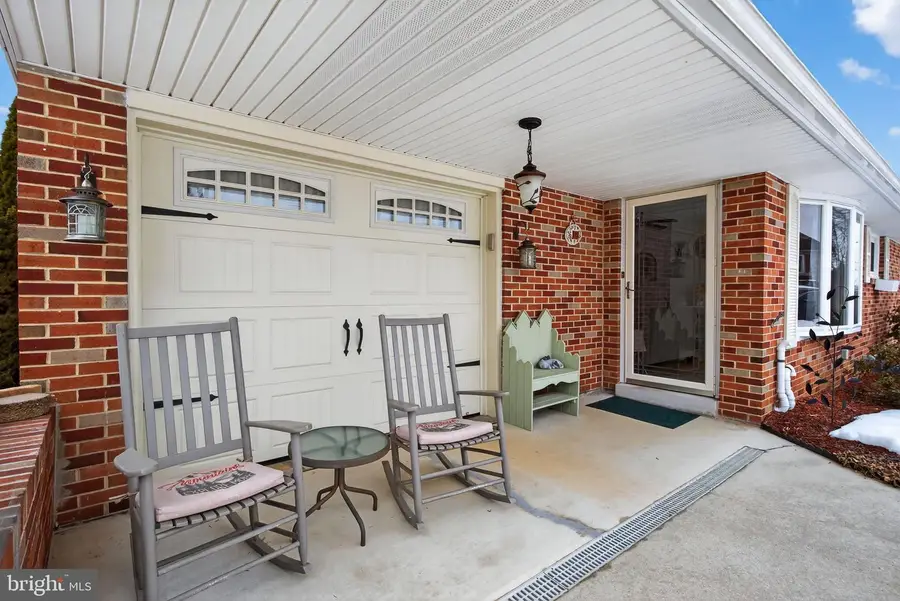 18 Woodland Dr, York, PA 17407 - #2