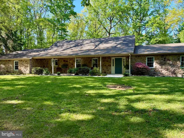 1701 Oakwood Dr, HANOVER, PA 17331