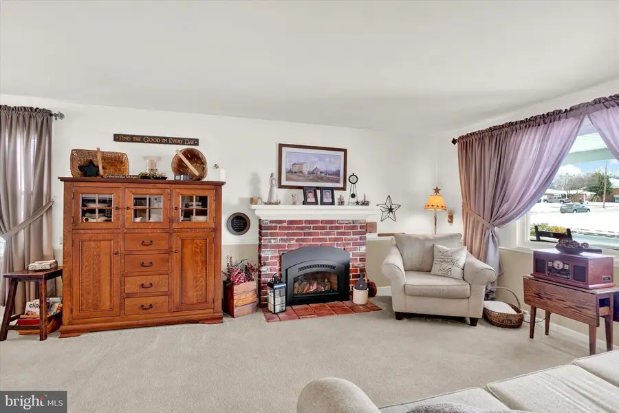 740 Sundale Dr, York, PA 17402 - #2