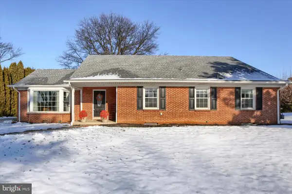 1465 Chapel Dr, YORK, PA 17404