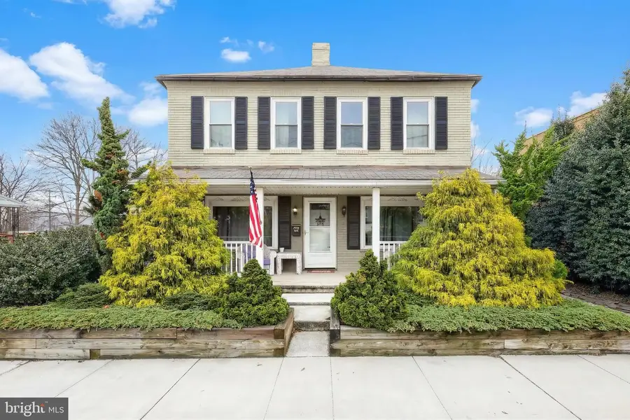 209 N 3rd St, Hanover, PA 17331 - #2