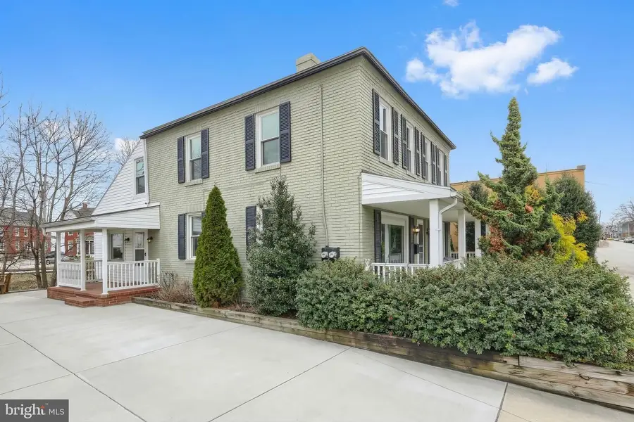 209 N 3rd St, Hanover, PA 17331 - #3