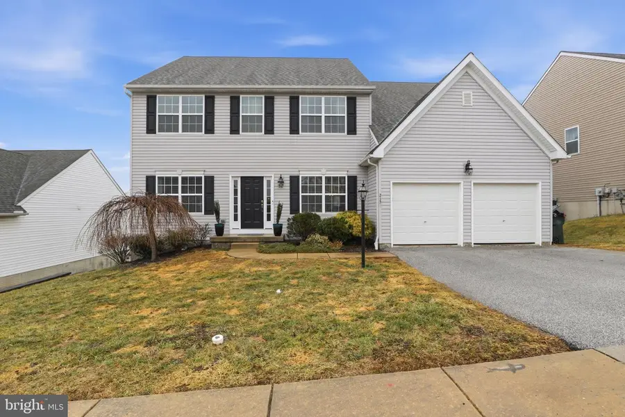 215 Azalea Dr, Windsor, PA 17366 - #3