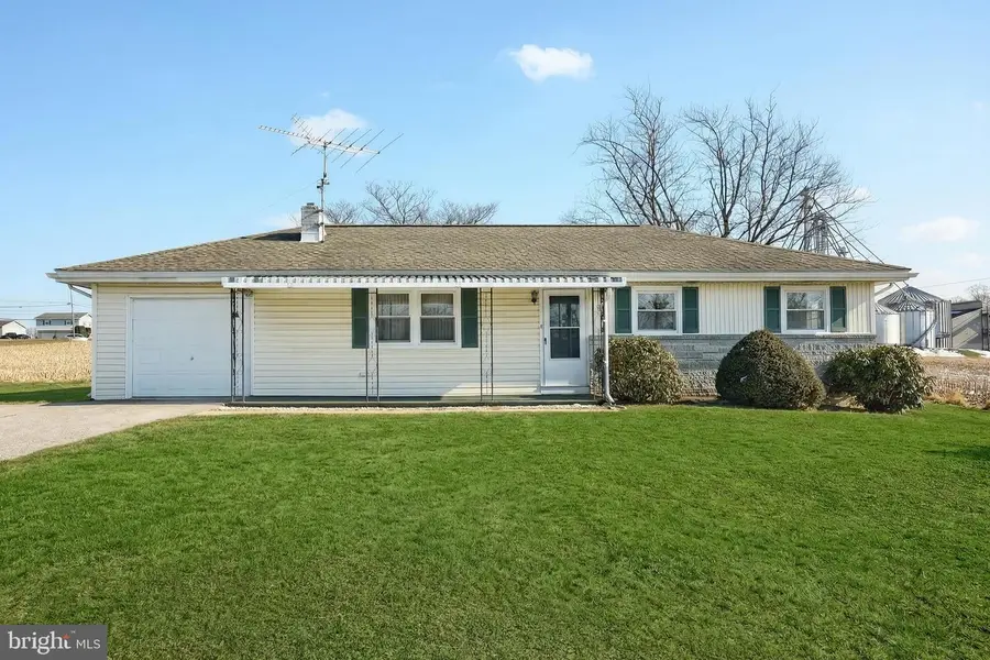 525 Bahns Mill Rd, Red Lion, PA 17356 - #2