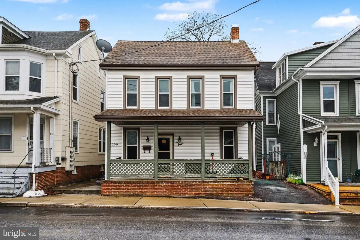 209 Centennial Ave, Hanover, PA 17331 - #1