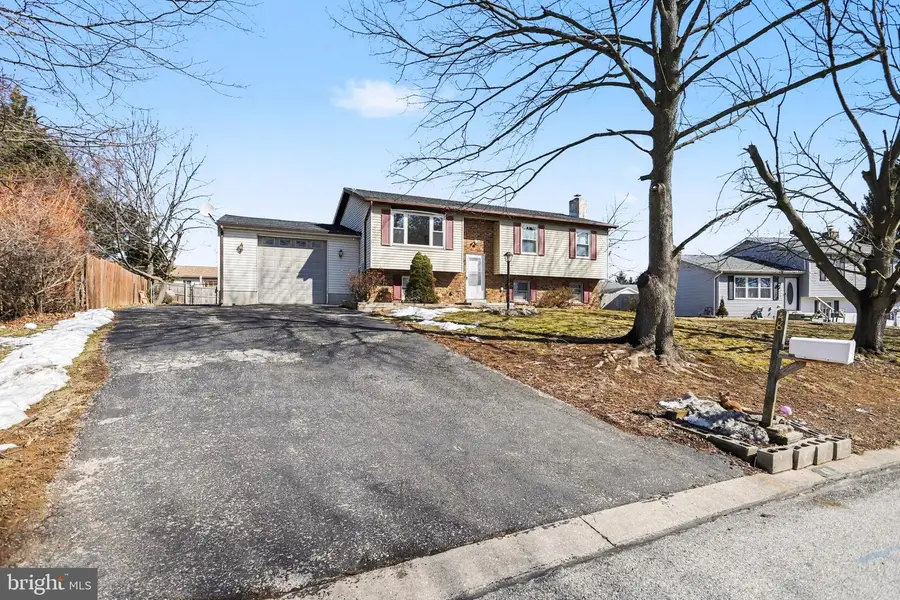 48 Colonial Dr, Hanover, PA 17331 - #3