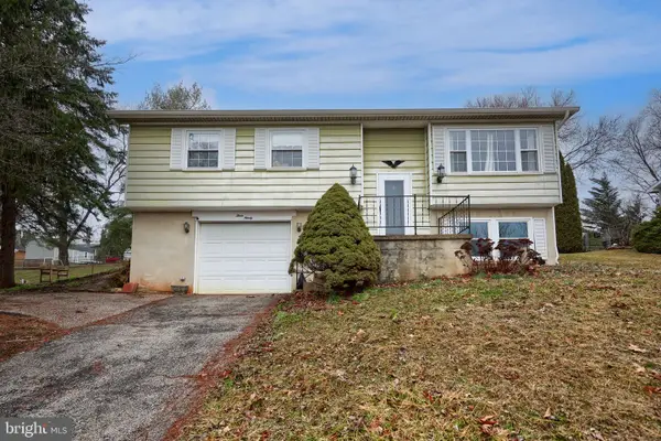 390 Lincolnway Dr, YORK, PA 17408