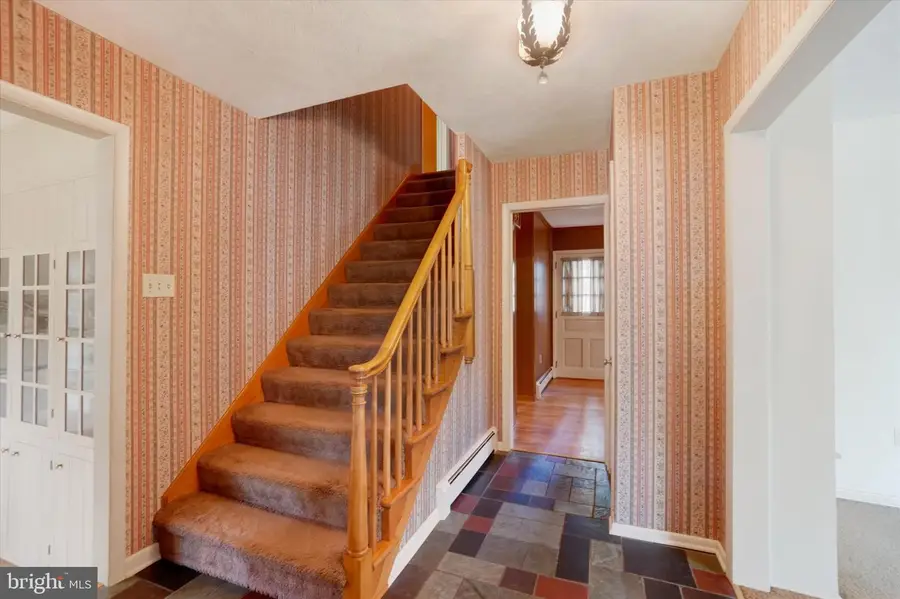 24 Springwood Ave, Stewartstown, PA 17363 - #2