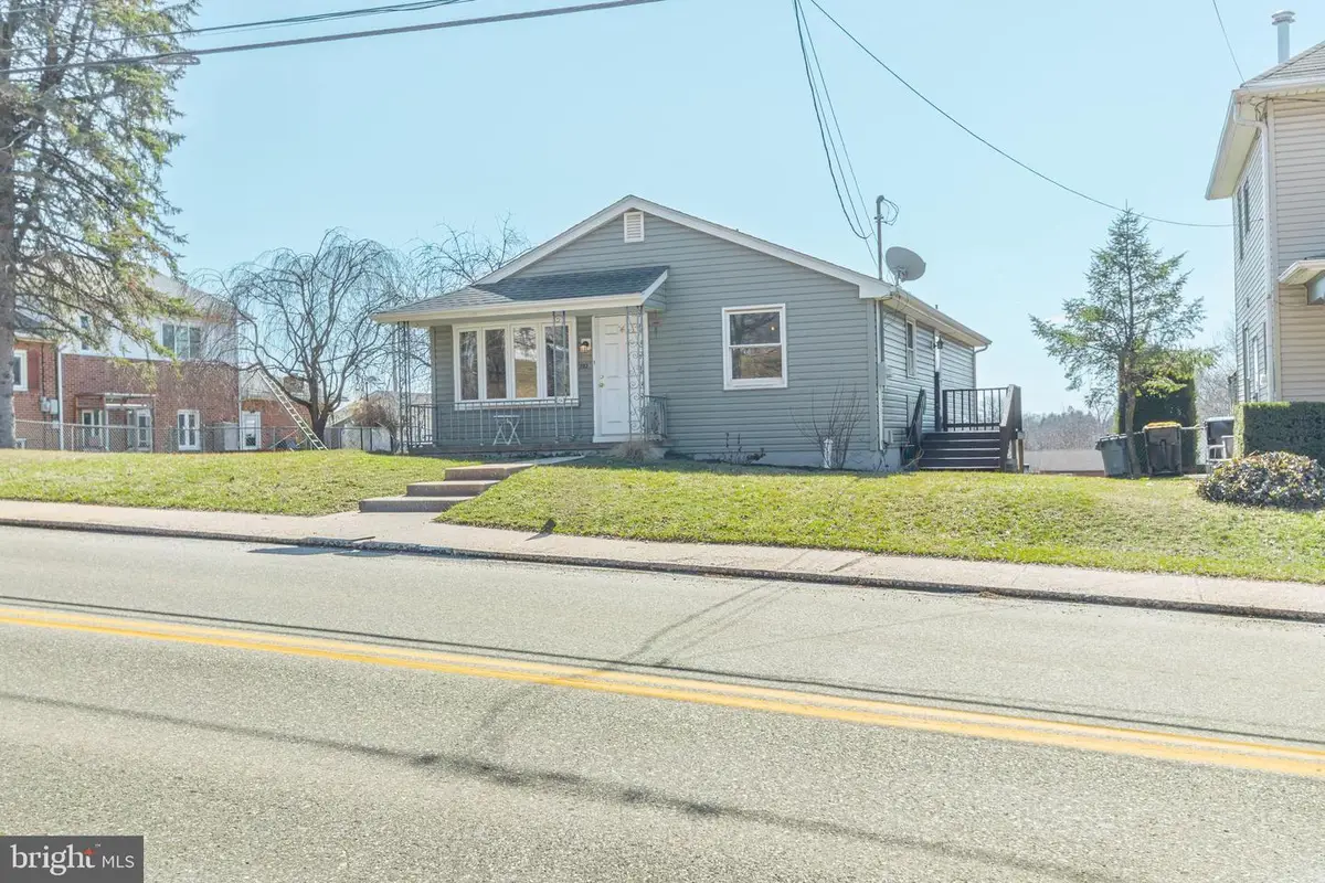 282 E Broadway, Red Lion, PA 17356 - #1