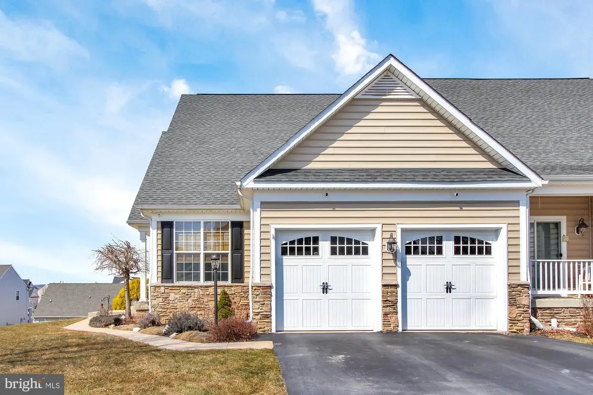 534 Lake Redman Ct, Seven Valleys, PA 17360 - #1