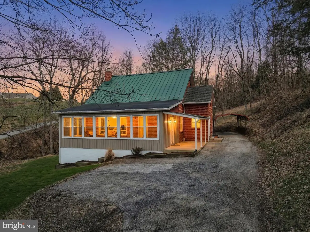 905 Chambers Rd, York, PA 17402 - #1