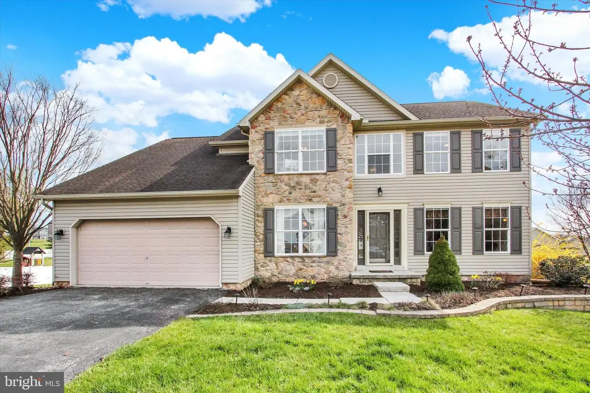 5010 Grandview Rd, Hanover, PA 17331 - #1