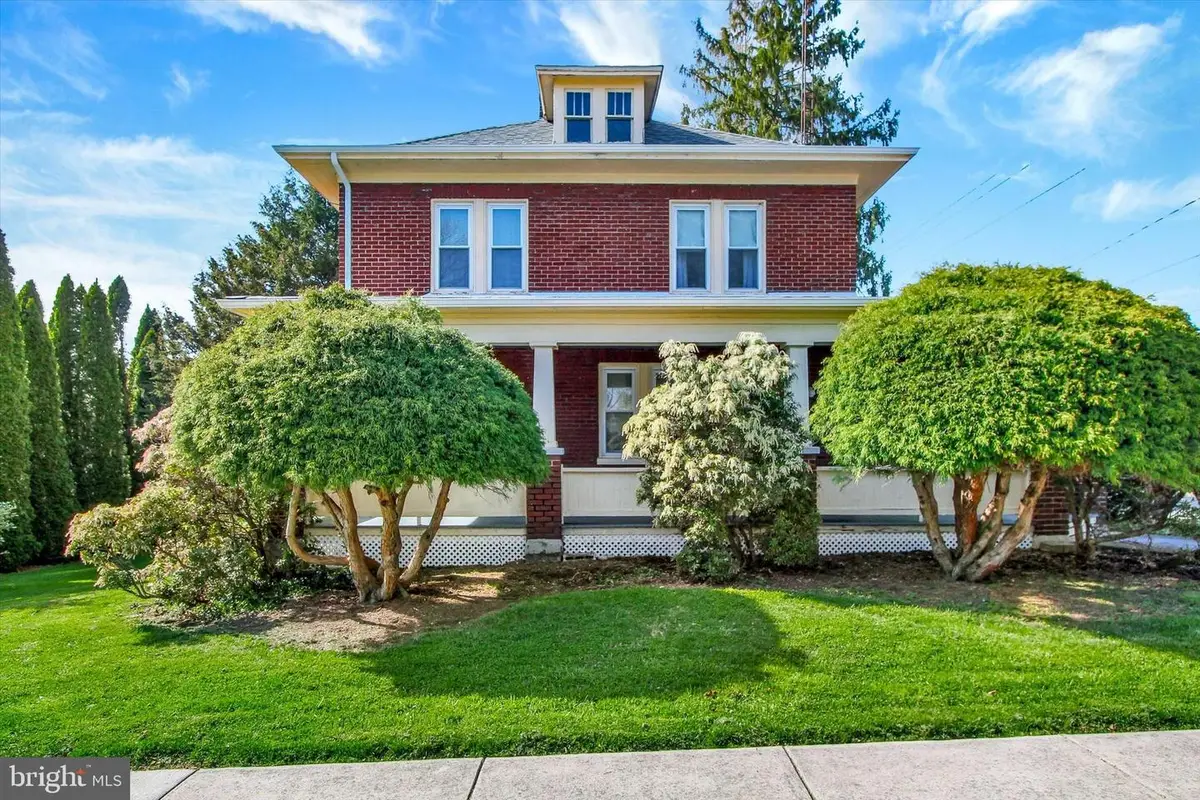 106 S 4th St, Mount Wolf, PA 17347 - #1