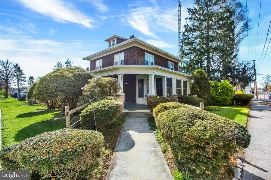 106 S 4th St, Mount Wolf, PA 17347 - #2