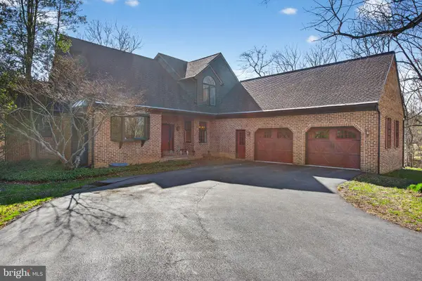 210 Kelly Ln, YORK, PA 17406