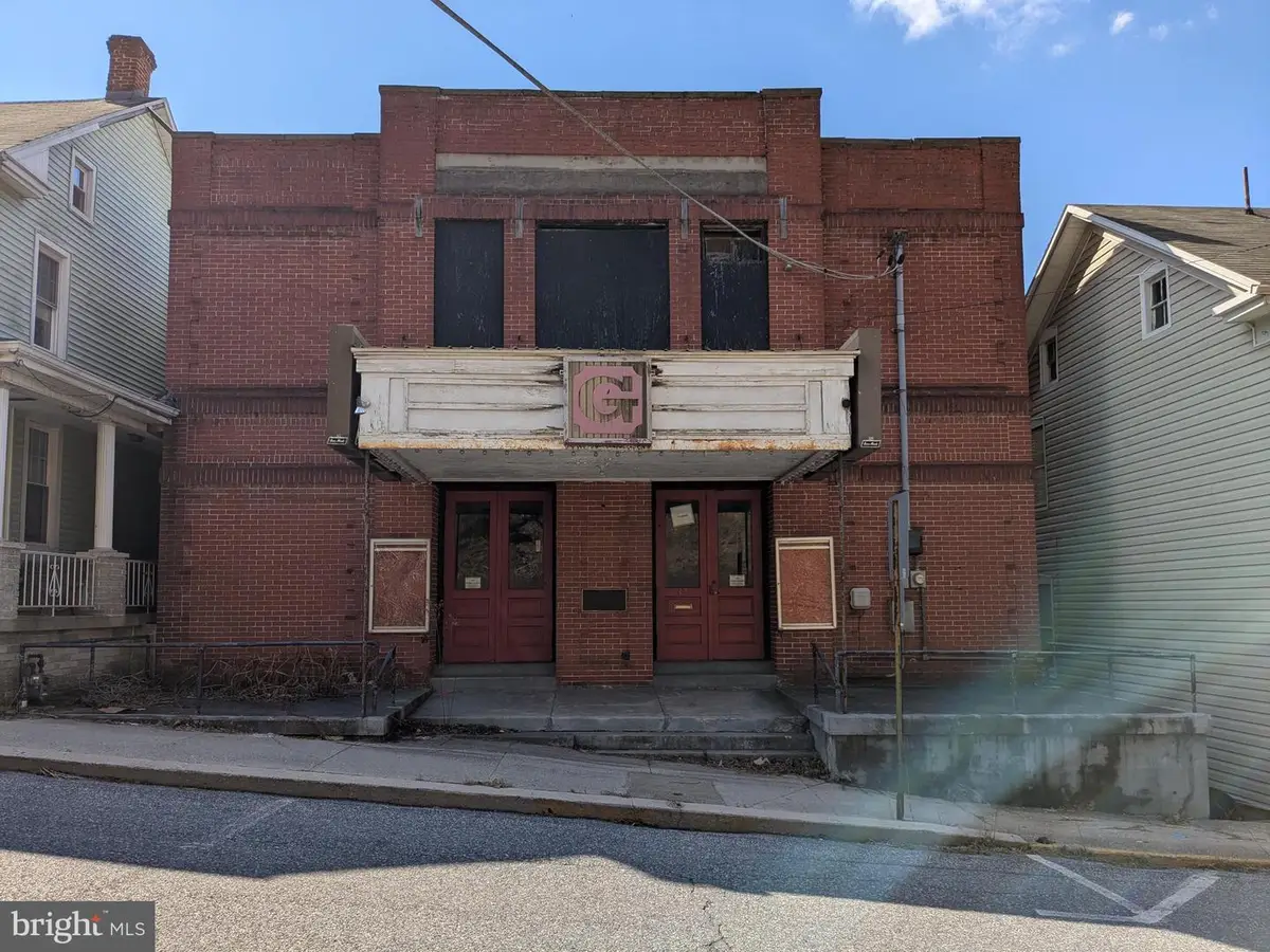 37 Manchester St, Glen Rock, PA 17327 - #1