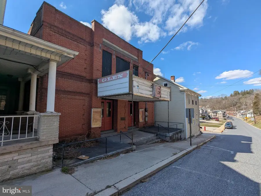 37 Manchester St, Glen Rock, PA 17327 - #2