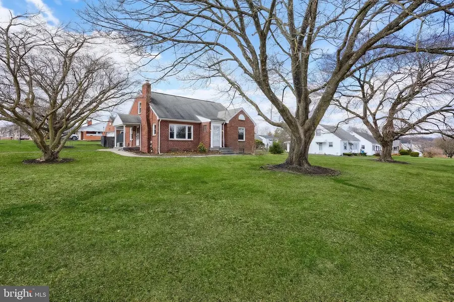 1826 Powder Mill Rd, York, PA 17402 - #2