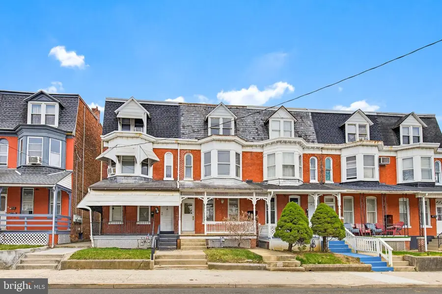 818 W King St, York, PA 17403 - #3