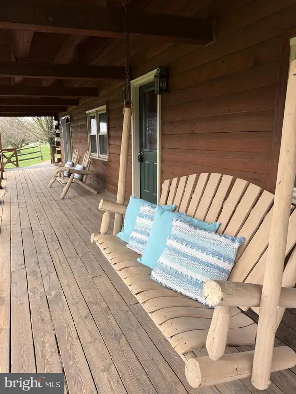 1570 Woodberry Rd, YORK, PA 17408