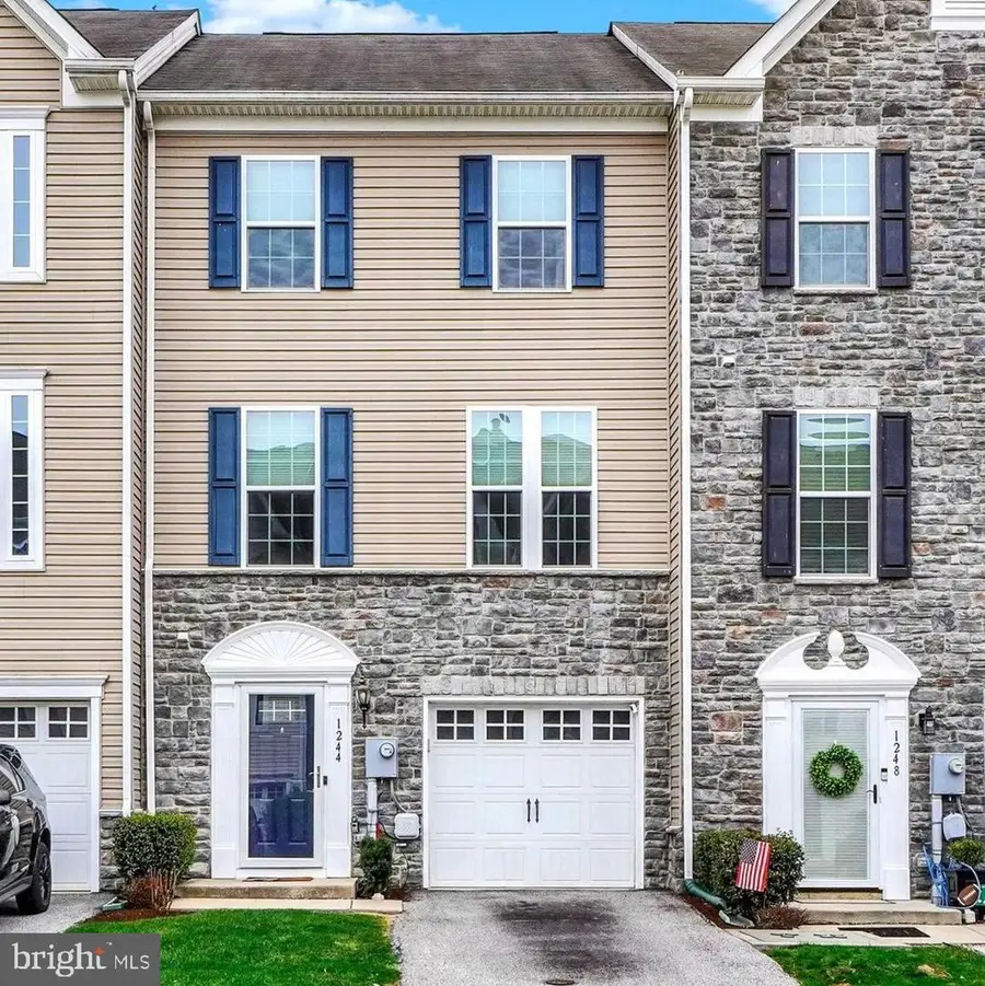 1244 Elderslie Ln, York, PA 17403 - #2