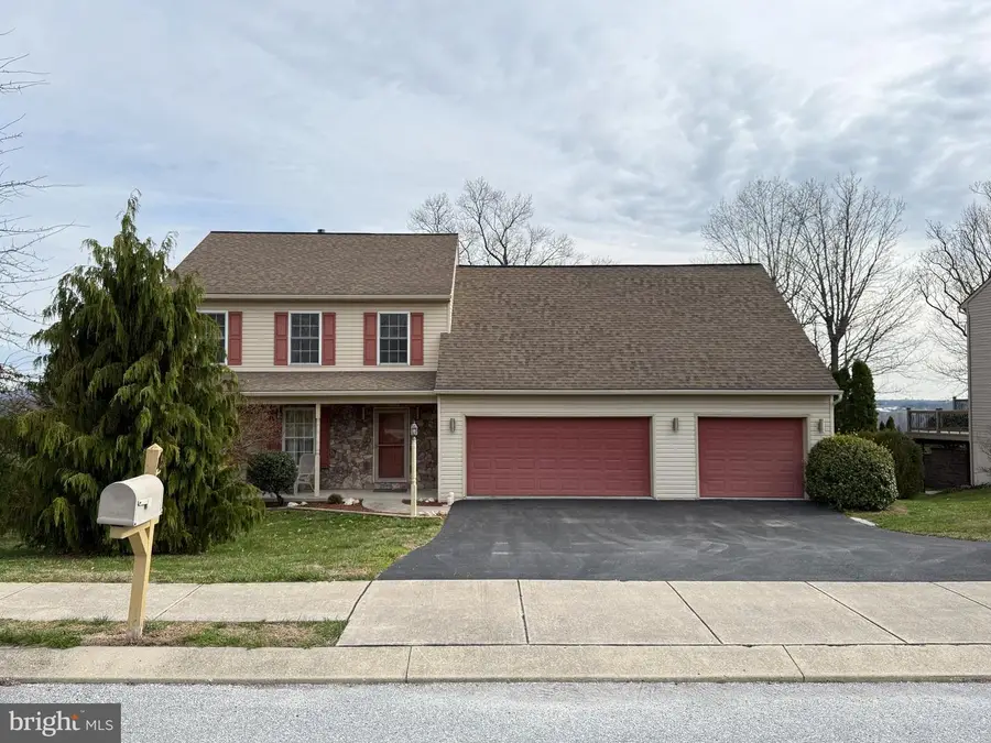 435 N Burberry Ln, Mount Wolf, PA 17347 - #2