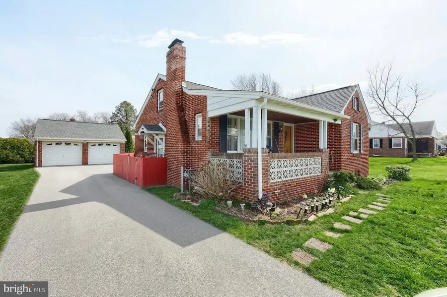 2208 Grandview Rd, Hanover, PA 17331 - #2