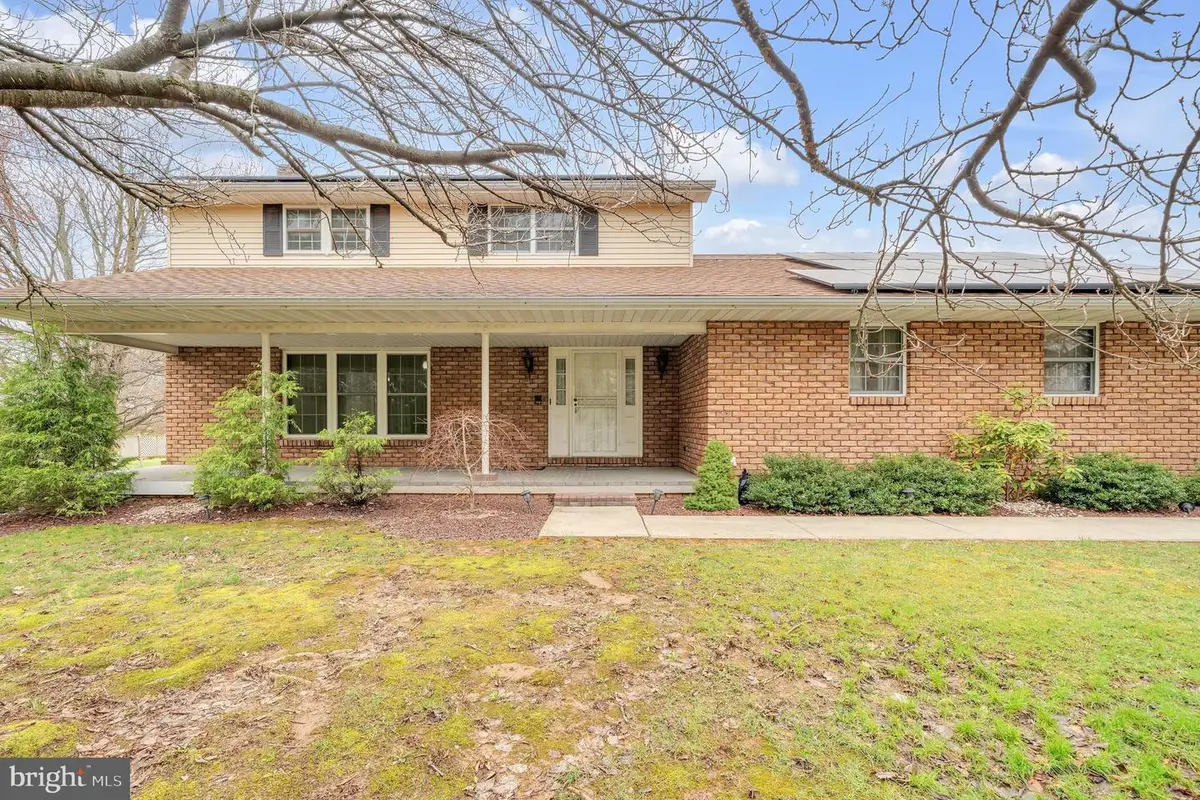 5013 E Berlin Rd, Thomasville, PA 17364 - #1