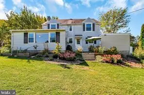 1371 Clover Ln, York, PA 17403 - #2