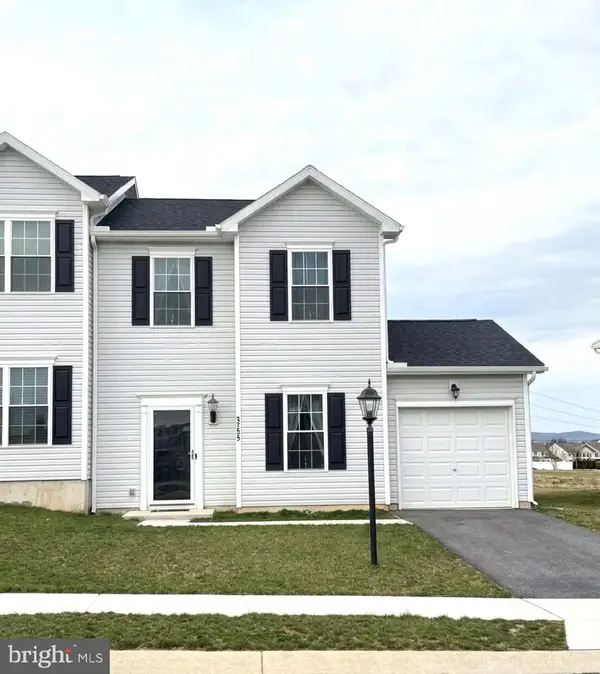 3755 Castle Dr, DOVER, PA 17315