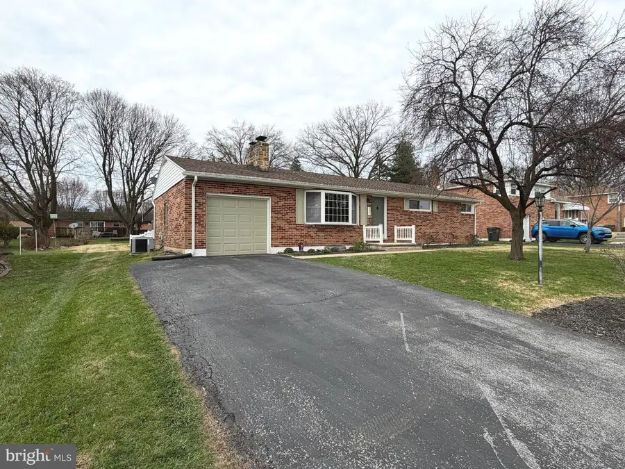 2441 Brookside Ln, York, PA 17402 - #2