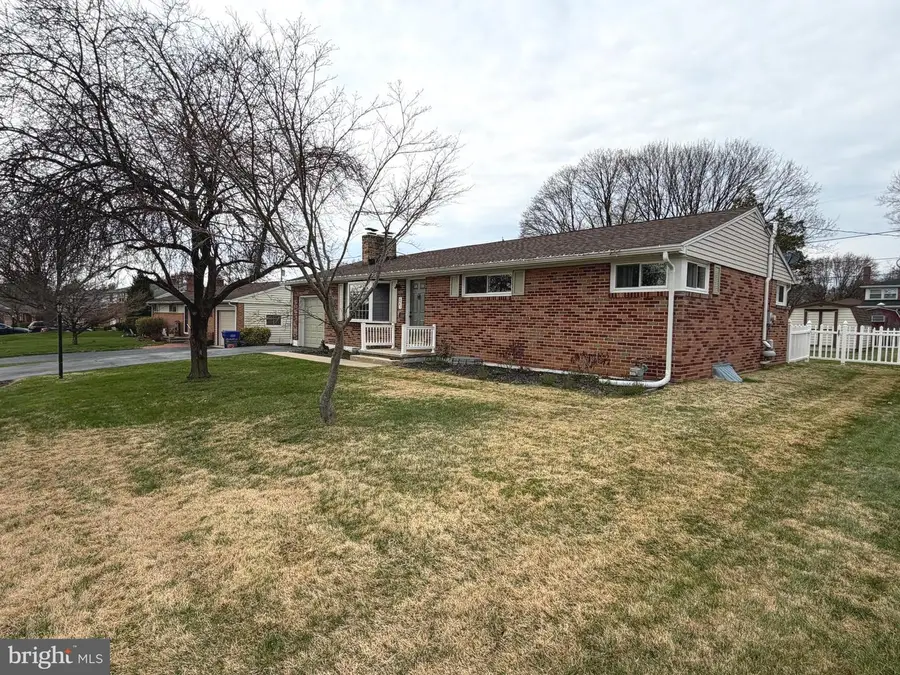 2441 Brookside Ln, York, PA 17402 - #3