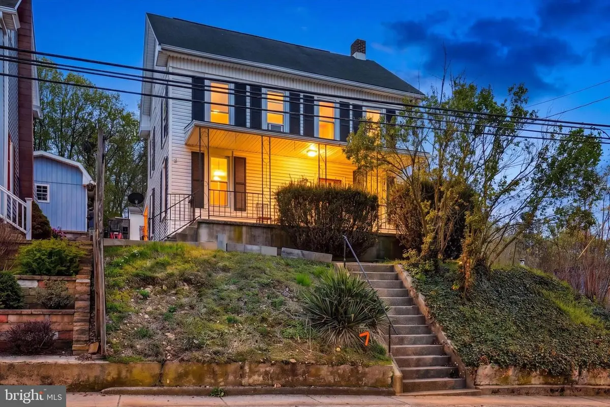 7 E Main St, Windsor, PA 17366 - #1