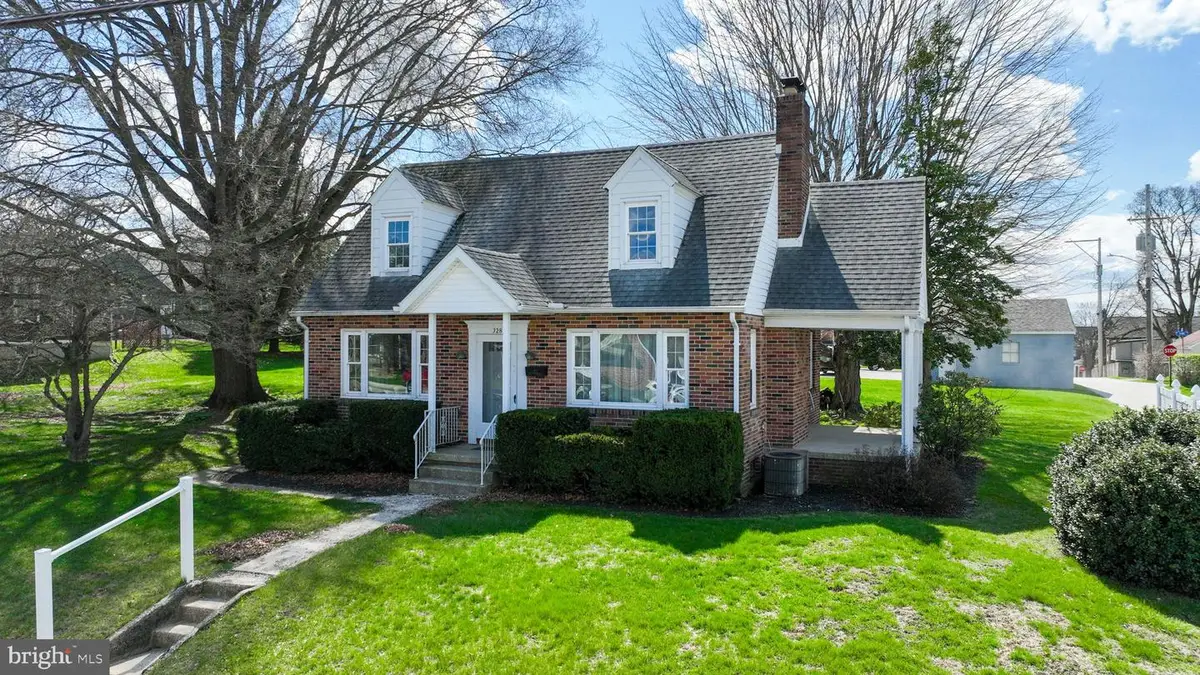 328 W Maple St, Dallastown, PA 17313 - #1