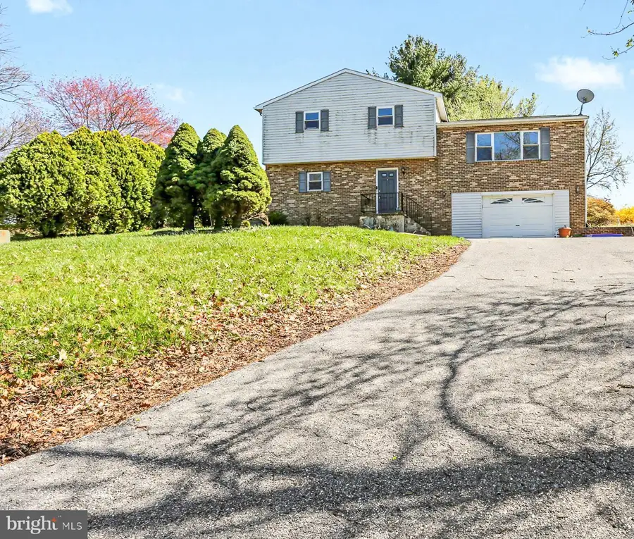 100 Hemlock Ln, Etters, PA 17319 - #2